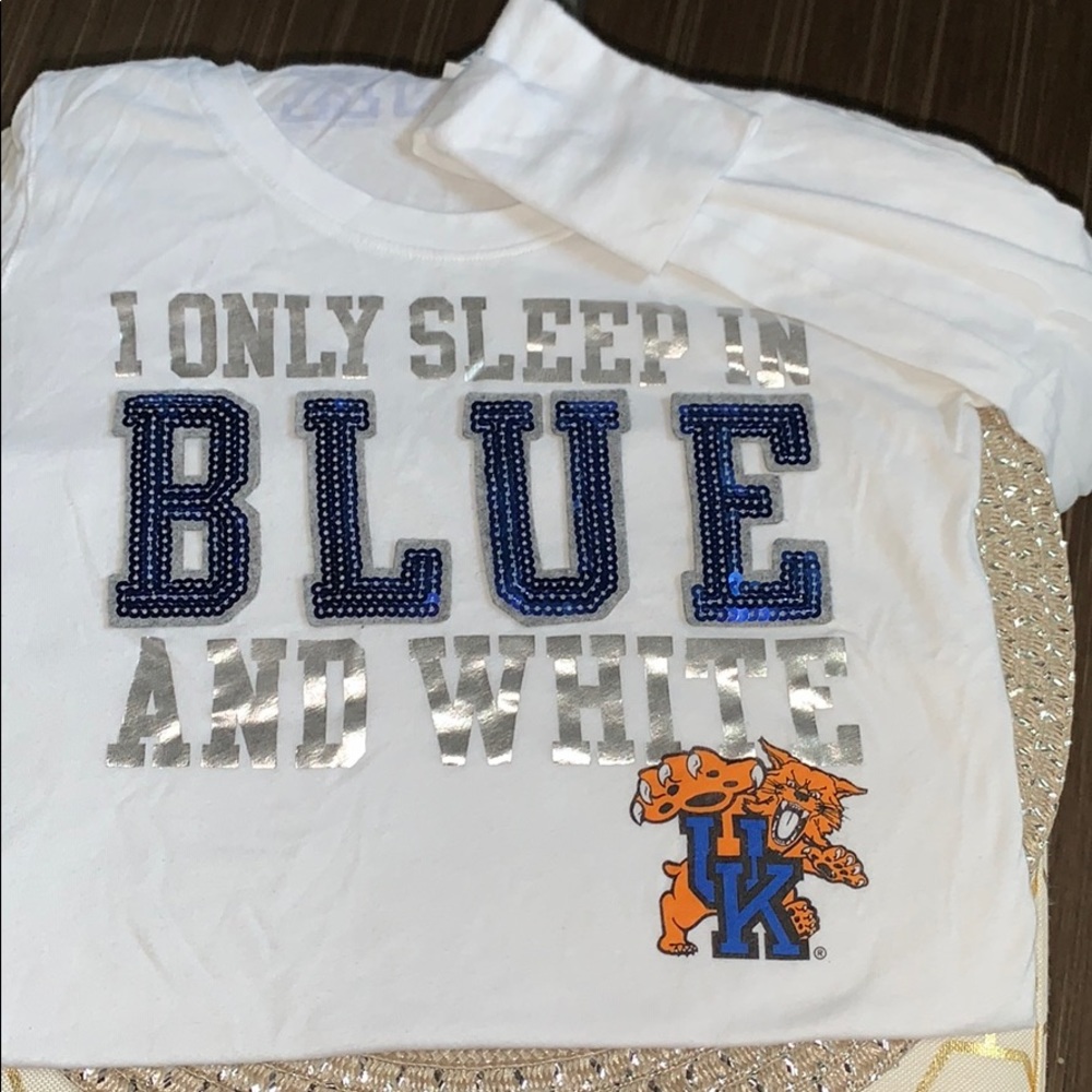 White Kentucky VS Pink sleep shirt